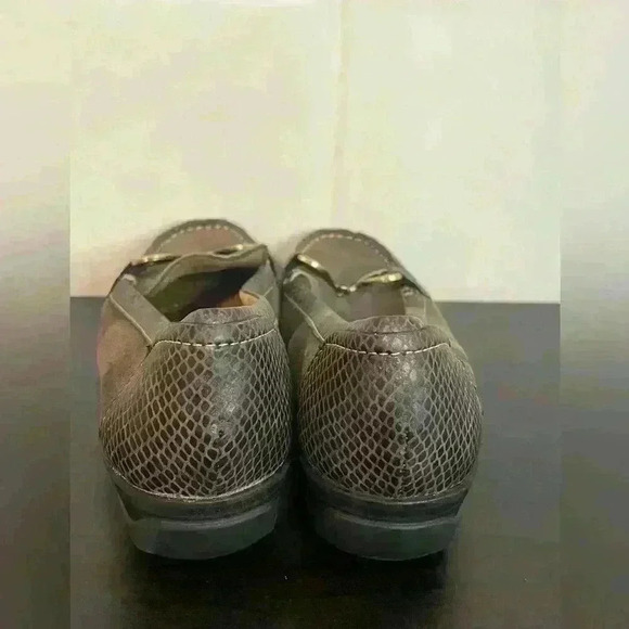 Natural Soul Shoes Womens 8M Wendi Loafers Slip On Flats Beige Leather Casual - Picture 4 of 9